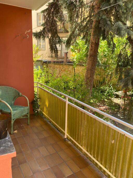 Apartment Stadtmitte Wuerzburg, Kueche, Balkon. *